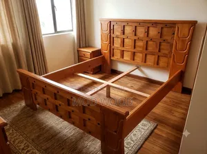 Kitanda cha Queen cha Mbao Imara chenye Paneli