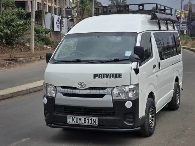 Toyota HiAce 2016 Nyeupe - 1
