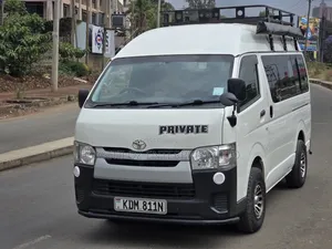Toyota HiAce 2016 Nyeupe