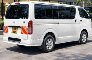 Toyota HiAce 2014 Silver Van ya Hospitali ya Viti 14