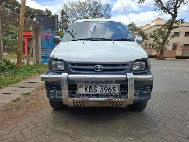 Toyota TownAce 2006 White - 1