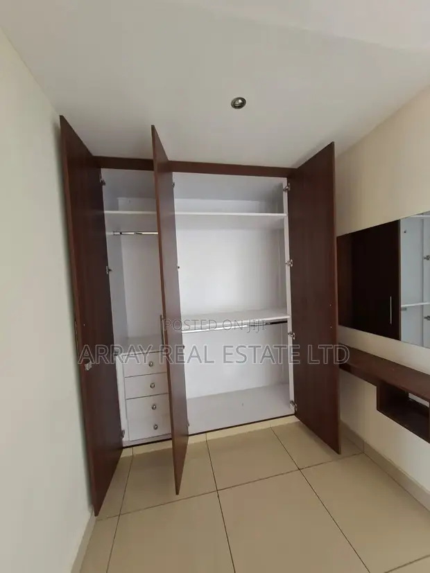 Ghorofa ya Vyumba 3 vya Kulala (All En-Suite) Inauzwa, Eneo la Raphta Road - 1