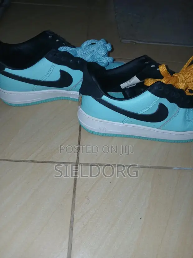 Nike Tiffany Blues Sneakers (Zilizotumika) - 1