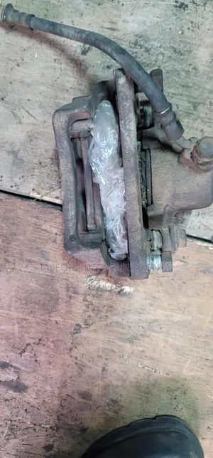 Brake Caliper ya Nyuma ya Toyota Land Cruiser Prado 120 (Iliyotumika)