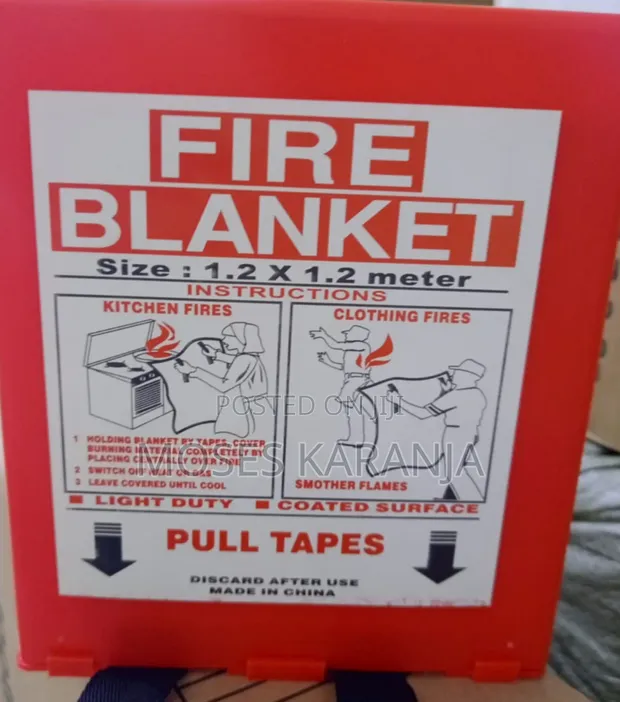 1.2m x 1.2m Emergency Fire Blanket for Kitchen & Clothing Fires - 1