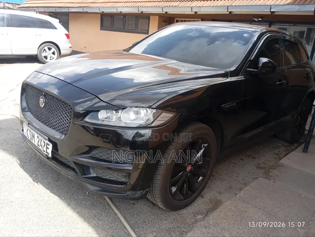 Jaguar F-Pace 2017 Black - 1