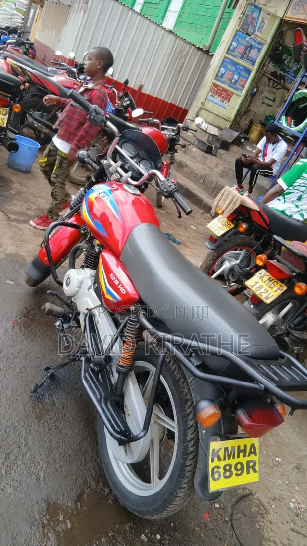 Bajaj Boxer 125 2024 Nyekundu - 1