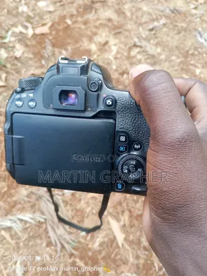 Kamera ya Canon 77D DSLR