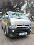 Toyota HiAce 2013 Nyeupe - 2