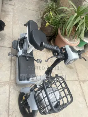 Scooter ya Umeme Mpya 2025 Nyeusi