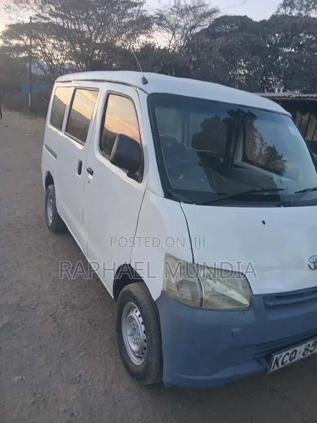 Toyota TownAce 2011 Nyeupe - 1