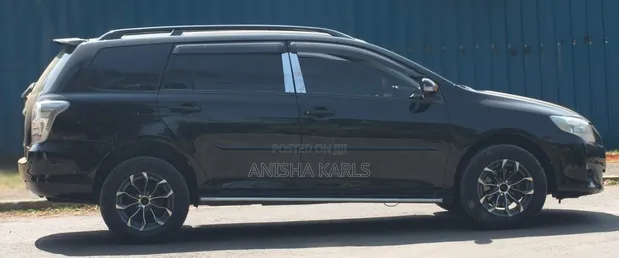 Toyota Corolla Fielder 2011 Nyeusi - 1