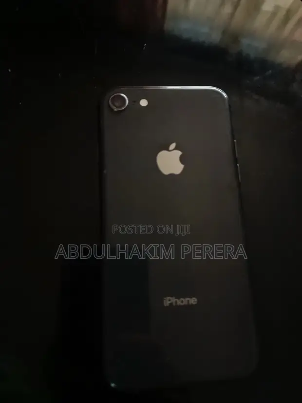 Apple iPhone 8 64GB Nyeusi (Skrini Imevunjika) - 1
