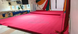 Mazulia Mazito Mekundu kwa Makanisa na Nyumbani