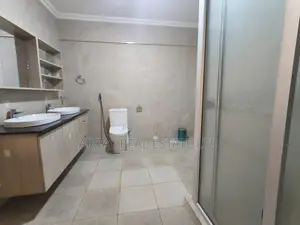 Nyumba ya Vyumba 7 vya Kulala Kukodisha Karen C