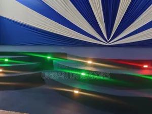 Carpeti ya Bluu ya Premium na Usakinishaji na Taa