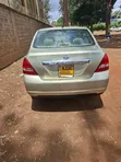 Nissan Tiida 1.5L 16V 2006 Gold - 3