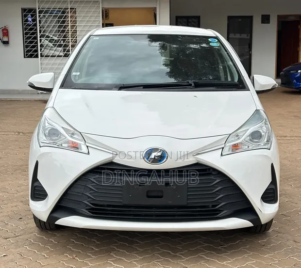 Toyota Vitz 1.5 FWD Hybrid 5dr 2019 White - 1