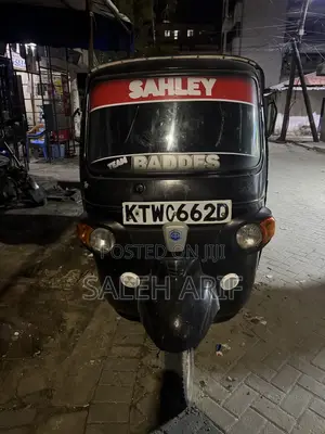 Piaggio Scooter 2023 Nyeusi