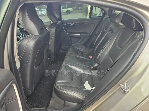 Volvo S60 2014 Silver - 1