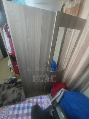 Wardrobe ya Double yenye Mirror Mbele
