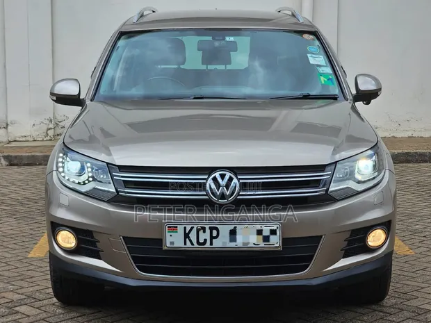 Volkswagen Tiguan 2.0 S Automatic 2012 Gold - 1