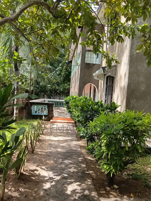 Furnished 1-Bedroom Apartment in Villa Vanessa, Barani for Rent - 1