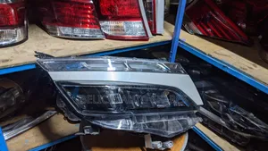 Taa ya Xenon ya Toyota Voxy 2018