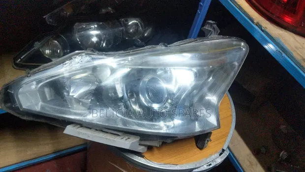Mwangaza wa Xenon wa Nissan Teana 2018 - 1