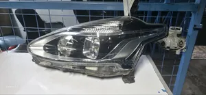 Taa ya Mbele ya Toyota Sienta 2018 Isiyo Xenon