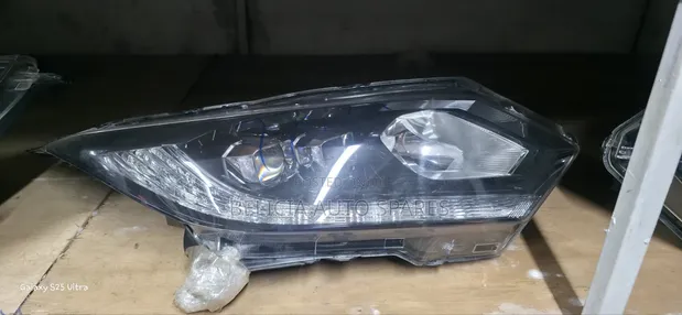 Honda Vezel 2015 Xenon Headlight - 1