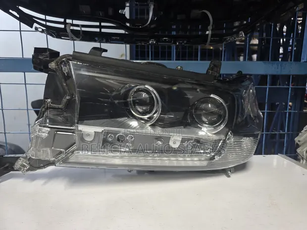 Taa ya Xenon ya Toyota V8 Iliyotumika - 1