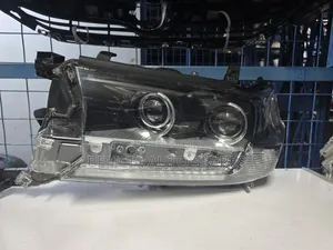 Taa ya Xenon ya Toyota V8 Iliyotumika