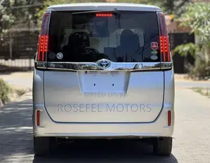 Toyota Noah 2019 Nyeupe