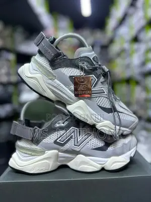 New Balance 9060 Sneakers - Kijivu