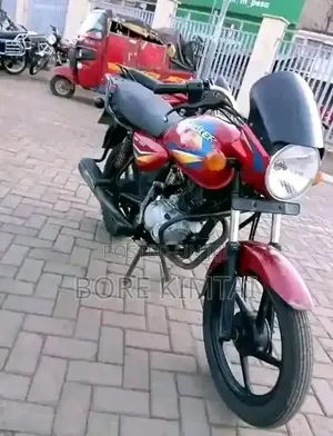 Bajaj Boxer 150 UG 2025 Nyeusi