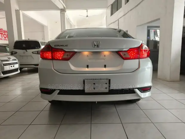 Honda Grace 1.5 Hybrid FWD 2020 White - 1