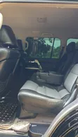 Toyota Land Cruiser V8 2012 Nyeusi - 1