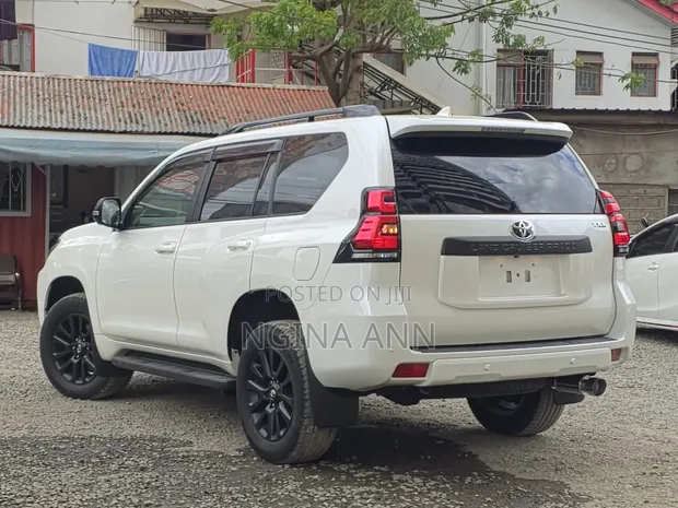 Toyota Land Cruiser Prado 2.8 TX-L 2022 White - 1