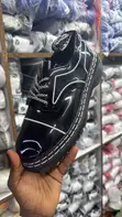 Viatu vya Dr. Martens "Wet Look" Platform Derby - 1