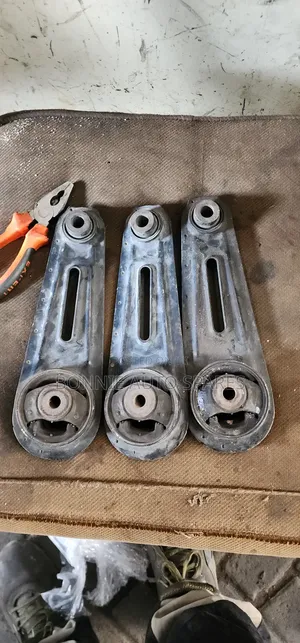 Nissan Serena Lower Gearbox Mounting