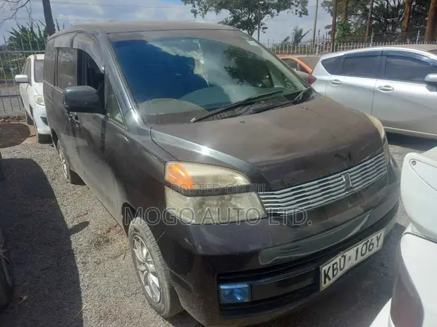 Toyota Voxy 2006 Nyeusi - 1