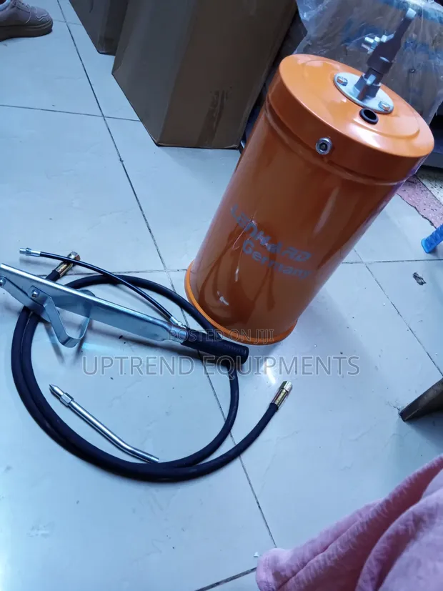 Brand New SE Hand Grease Pump - 1