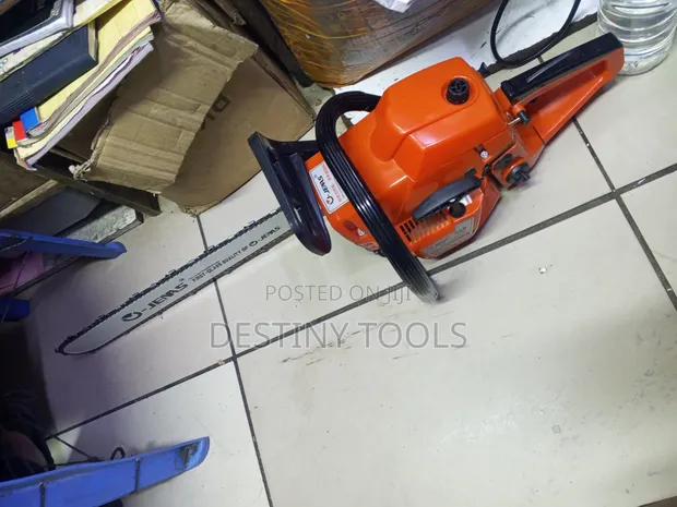 22" Chainsaw ya Petroli - 1