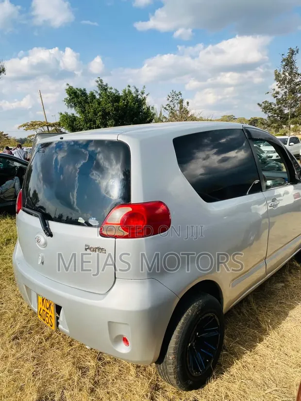Toyota Porte 2009 Nyeupe - 1
