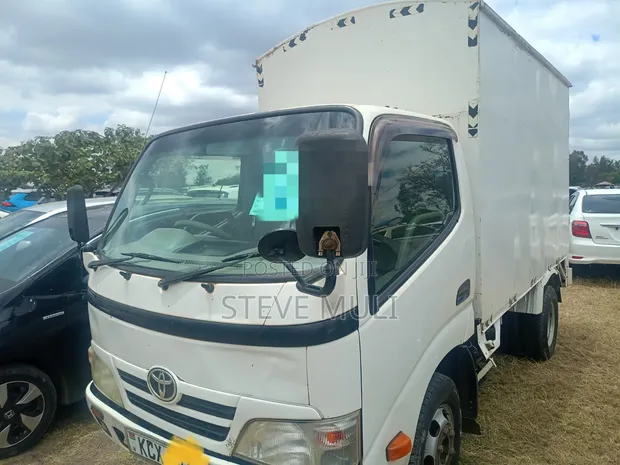 Toyota Dyna Food Truck - 1