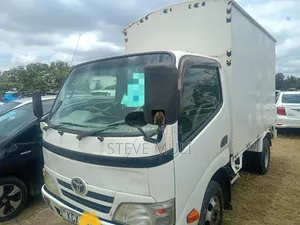 Toyota Dyna Food Truck