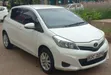 Toyota Vitz 2013 Nyeupe - 2