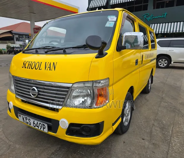 Nissan Caravan (Urvan) 2012 Yellow - 1