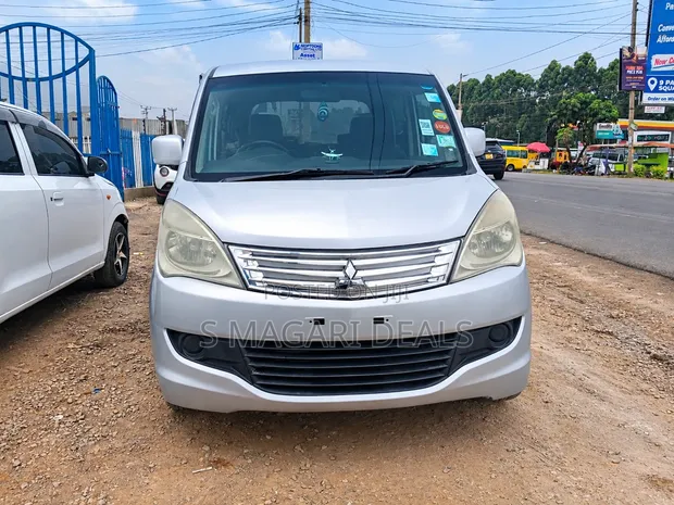 Mitsubishi Delica D-2 2012 Silver - 1